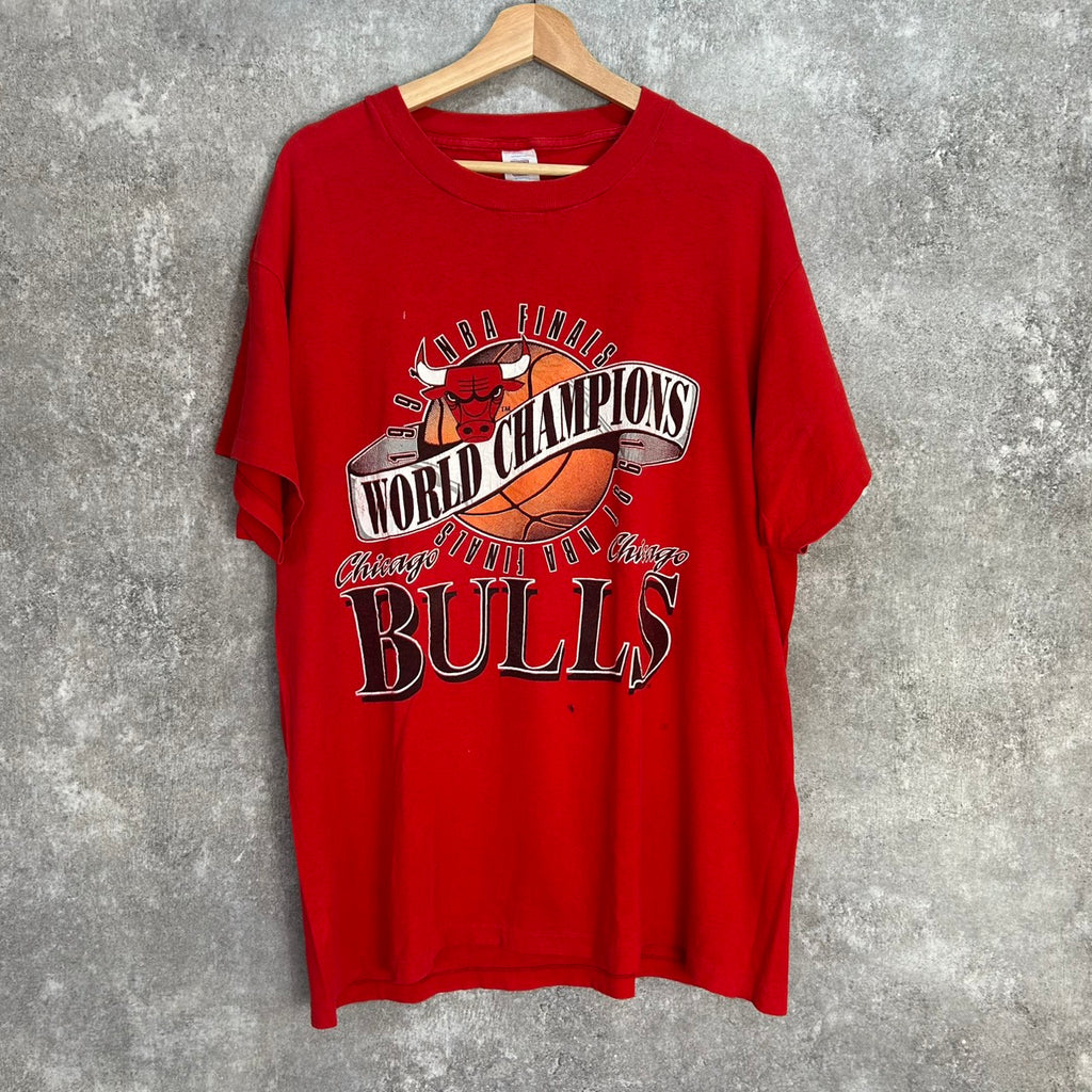 90's NBA CHICAGO BULLS LOGO 7 inc size XL MADE in USA