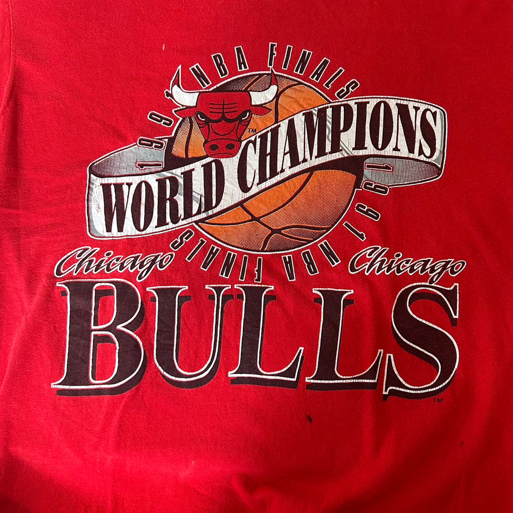 90's NBA CHICAGO BULLS LOGO 7 inc size XL MADE in USA
