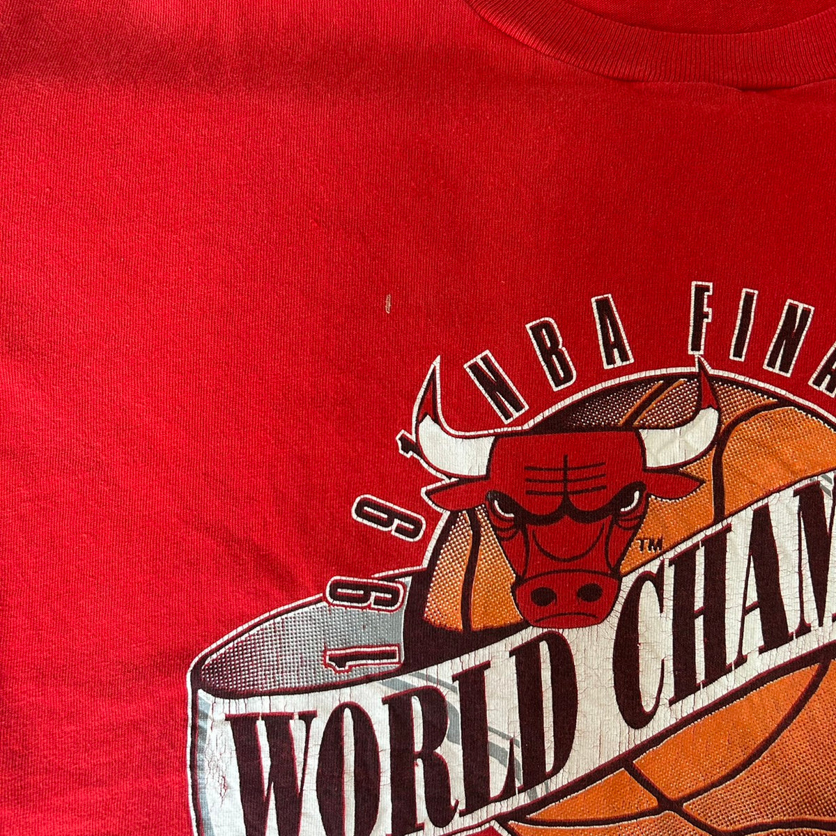 90's NBA CHICAGO BULLS LOGO 7 inc size XL MADE in USA