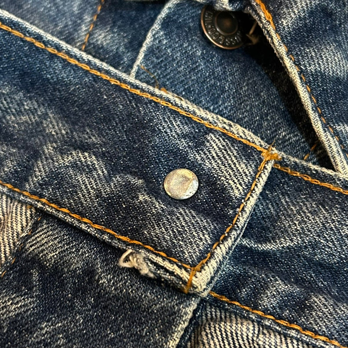80's Levi’s 70506-0214 size 42R DENIM TRUCKER JACKET MADE IN CANADA