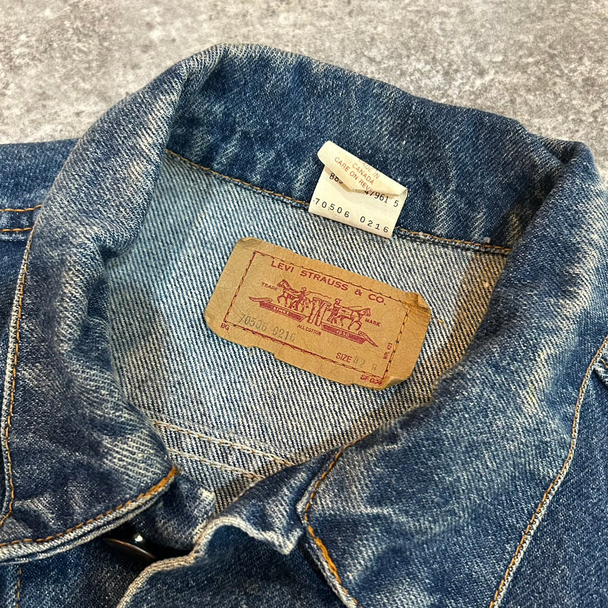 80's Levi’s 70506-0214 size 42R DENIM TRUCKER JACKET MADE IN CANADA