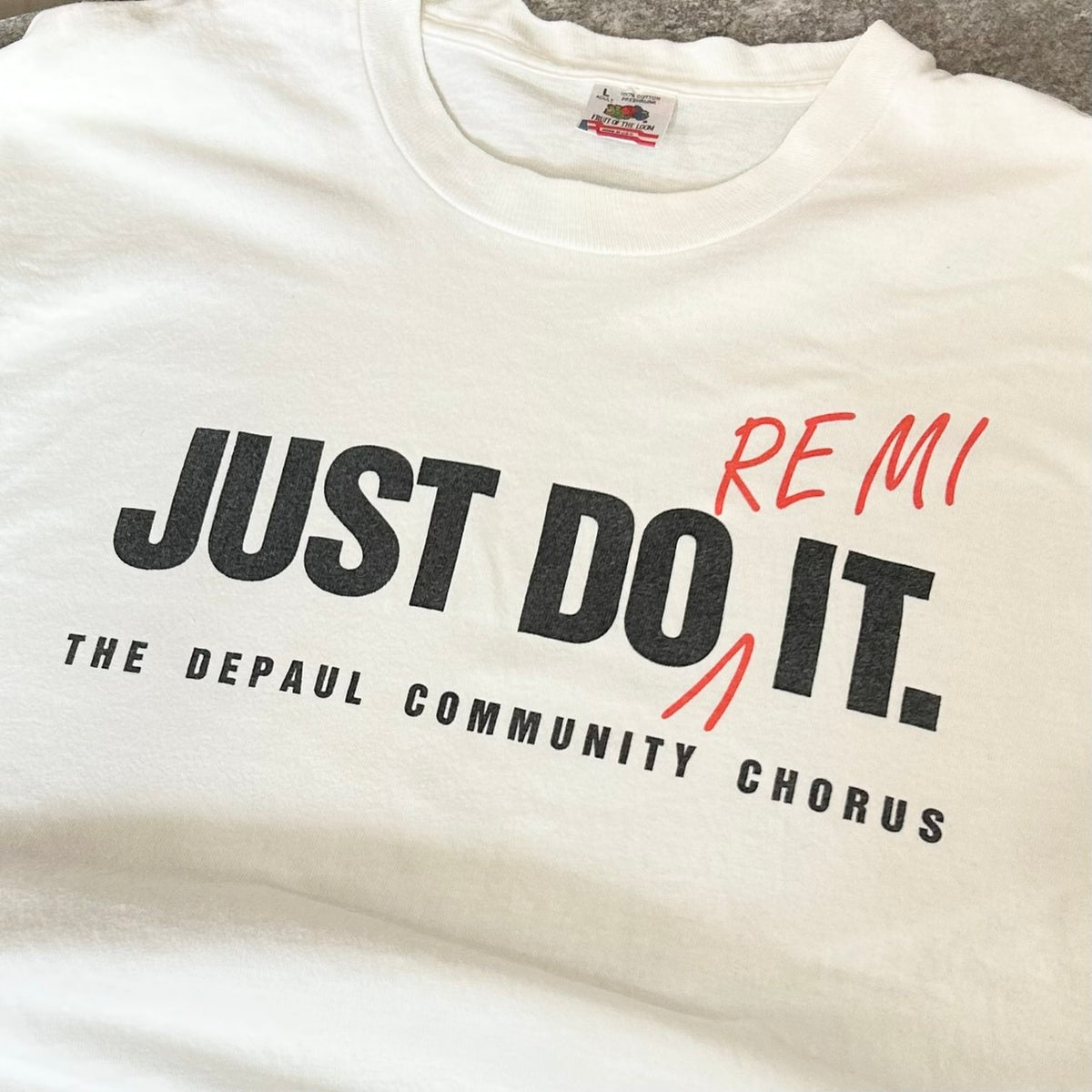 90's "JUST DO RE MI IT" Print Tee Fruit of the loom THE DEPAUL COMMUNITY CHORUS